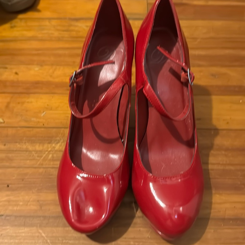 D red heels